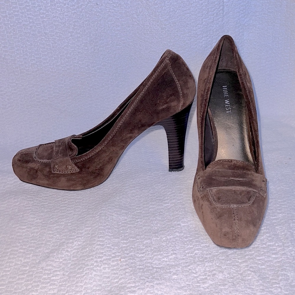 Nine West brown suede pumps.  Never worn! Size 8B.